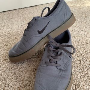 Nike SB canvas shoes 7Y
